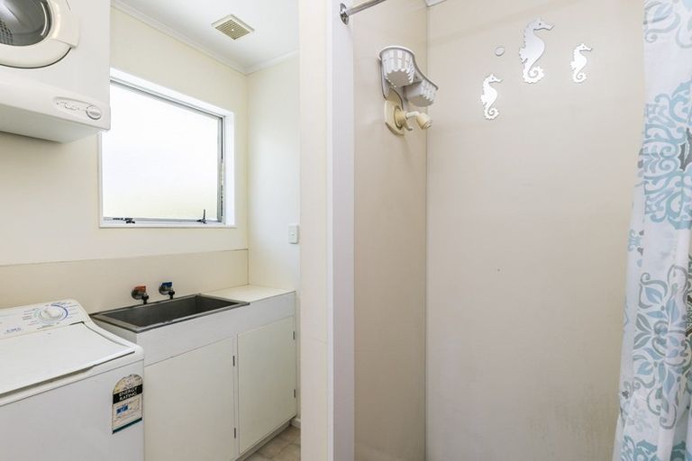 Photo of property in 9 Frobisher Street, Island Bay, Wellington, 6023