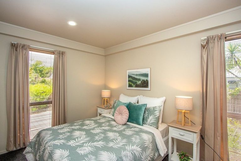 Photo of property in 4 Libra Place, Kawaha Point, Rotorua, 3010