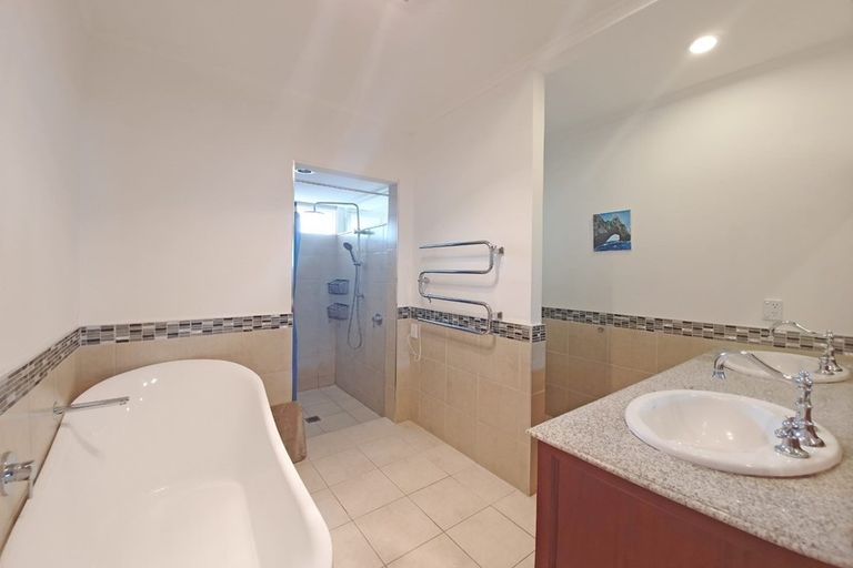 Photo of property in 35a Bradbury Road, Botany Downs, Auckland, 2010