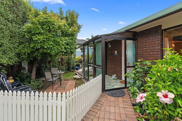 Photo of property in 2/2 Law Street, Torbay, Auckland, 0630