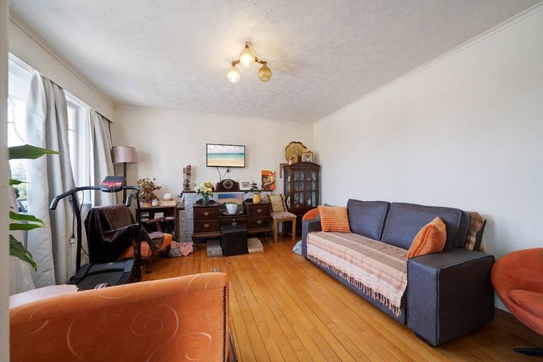 Photo of property in 8 Coniston Avenue, Te Atatu South, Auckland, 0610