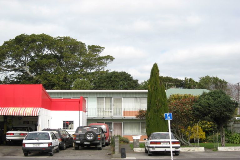 Photo of property in 528-530 Devon Street East, Fitzroy, New Plymouth, 4312