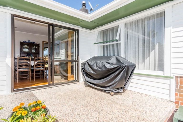 Photo of property in 7 Cajero Place, Green Bay, Auckland, 0604