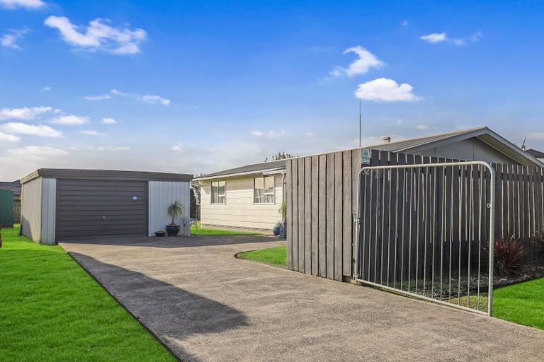 Photo of property in 32 Mahana Road, Ngatea, 3503