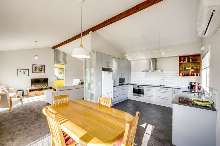 Photo of property in 18 Hadfield Terrace, Bluff Hill, Napier, 4110