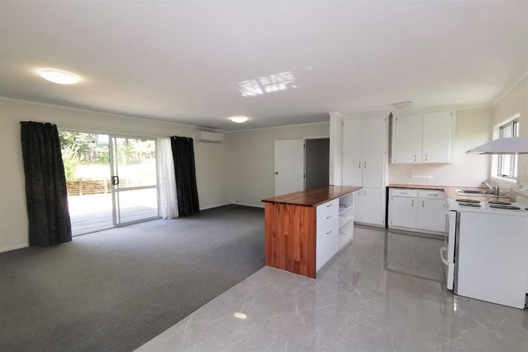 Photo of property in 44 Cedar Heights Avenue, Massey, Auckland, 0614