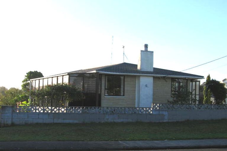 Photo of property in 70 Hepburn Road, Glendene, Auckland, 0602