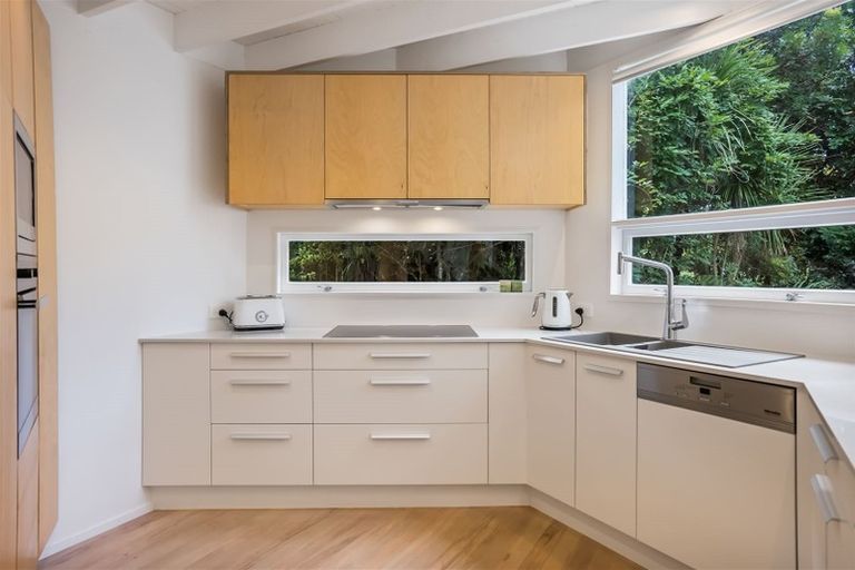 Photo of property in 25 Eastcliffe Road, Castor Bay, Auckland, 0620