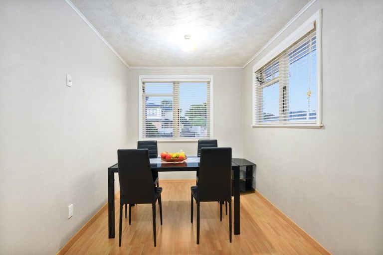 Photo of property in 82 Kelman Road, Kelston, Auckland, 0602