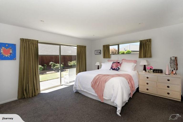 Photo of property in 4 Gwen Place, Redwood, Christchurch, 8051