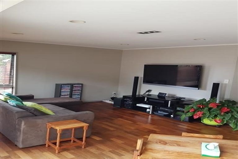 Photo of property in 1 Syntax Place, Conifer Grove, Takanini, 2112