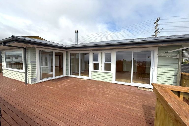 Photo of property in 939 East Coast Road, Torbay, Auckland, 0630