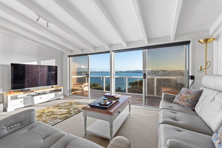 Photo of property in 819 Whangaparaoa Road, Manly, Whangaparaoa, 0930