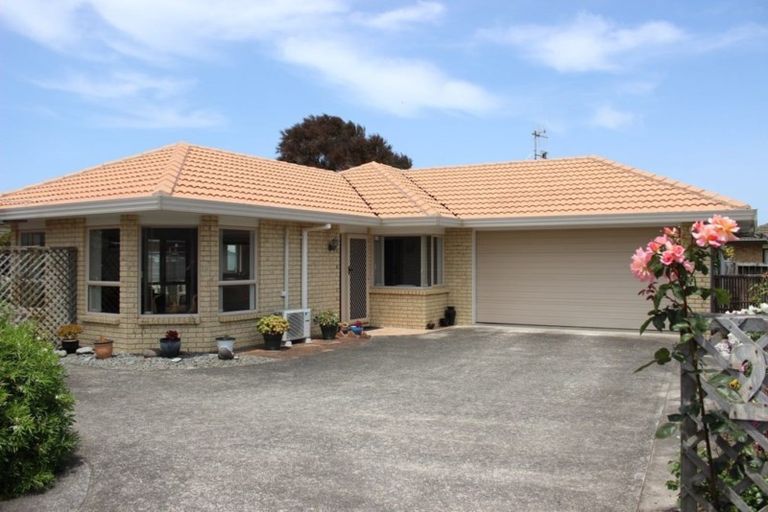 Photo of property in 25 Reef Avenue, Papamoa Beach, Papamoa, 3118