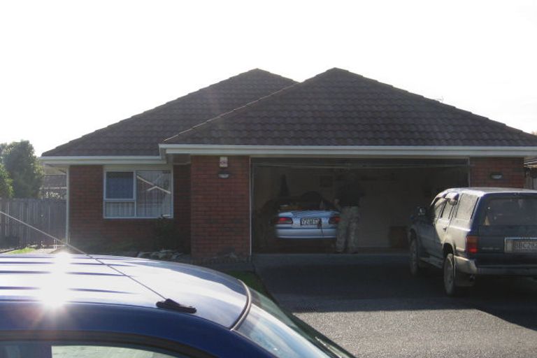 Photo of property in 11a Channing Crescent, Botany Downs, Auckland, 2010