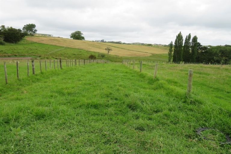 Photo of property in 23 Church Road, Matakohe, 0593