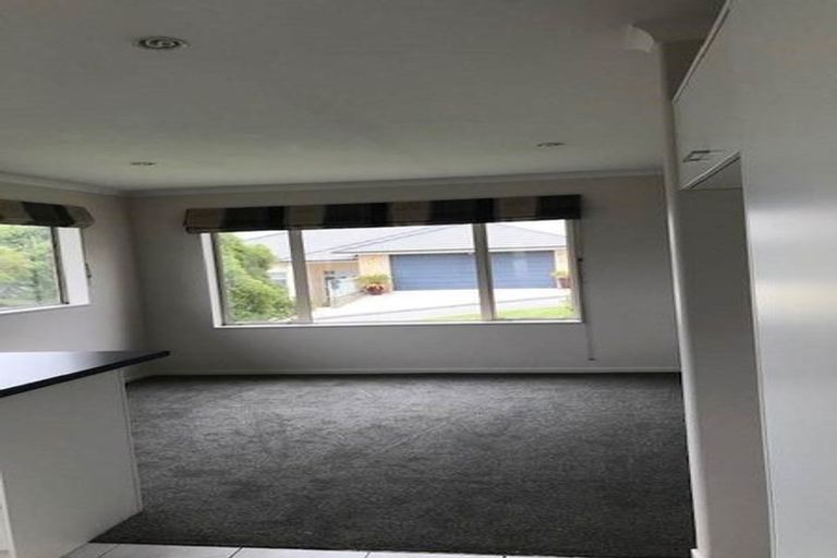 Photo of property in 33 Aspiring Terrace, Aotea, Porirua, 5024