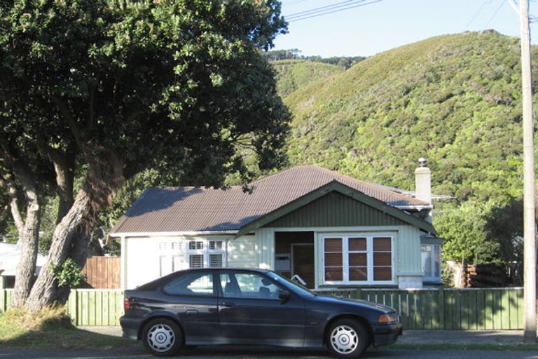 Photo of property in 17 Tuatoru Street, Eastbourne, Lower Hutt, 5013