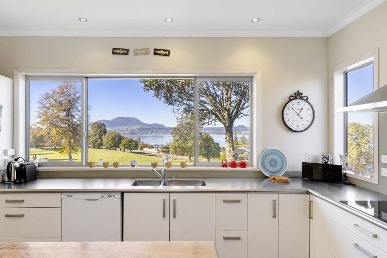 Photo of property in 10 Wakeman Road, Acacia Bay, Taupo, 3330