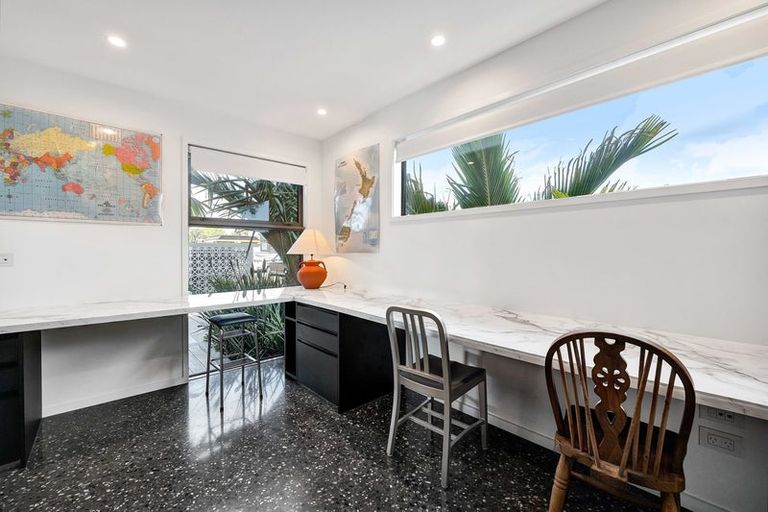 Photo of property in 244 Devon Street West, New Plymouth, 4310