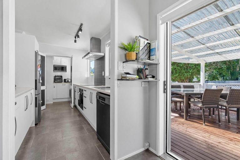 Photo of property in 42 Resolution Road, Welcome Bay, Tauranga, 3112