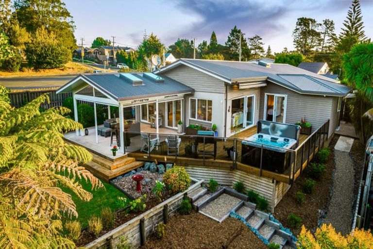 Photo of property in 6 Sunnyview Road, Greenhithe, Auckland, 0632