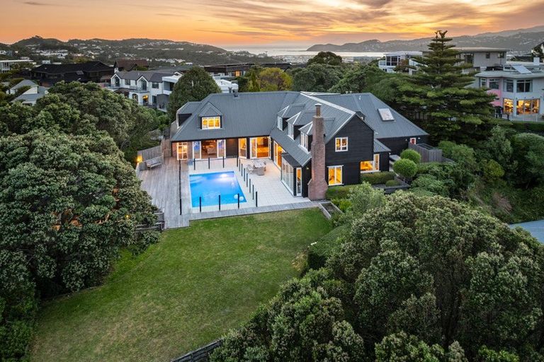 Photo of property in 34 Seatoun Heights Road, Seatoun, Wellington, 6022