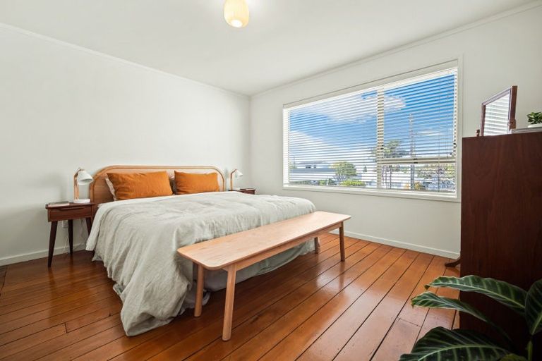 Photo of property in 98 Huia Road, Point Chevalier, Auckland, 1022