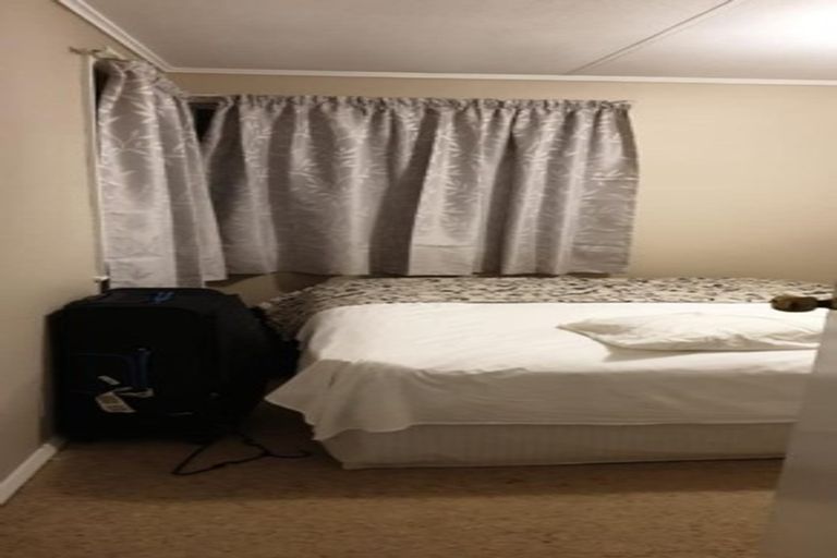 Photo of property in 2 Kelkirk Street, Kelston, Auckland, 0602