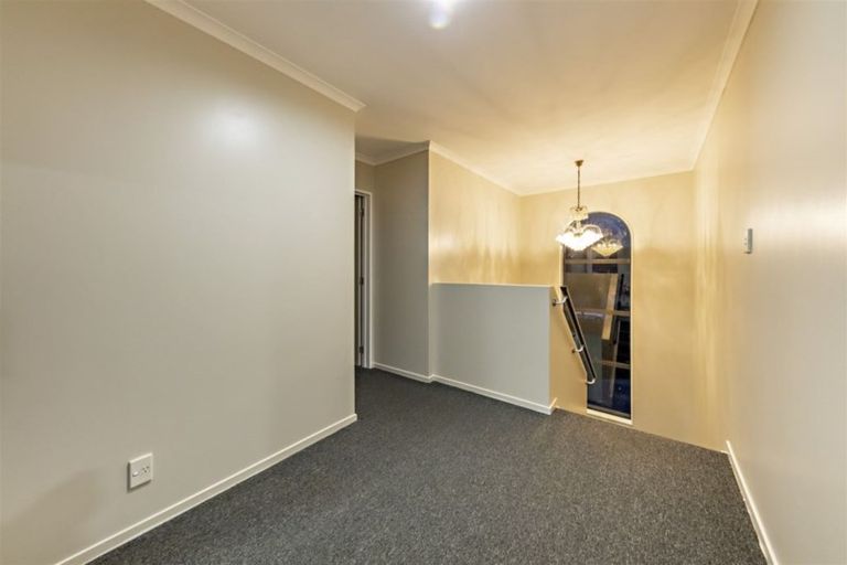 Photo of property in 36 Piper Place, Goodwood Heights, Auckland, 2105