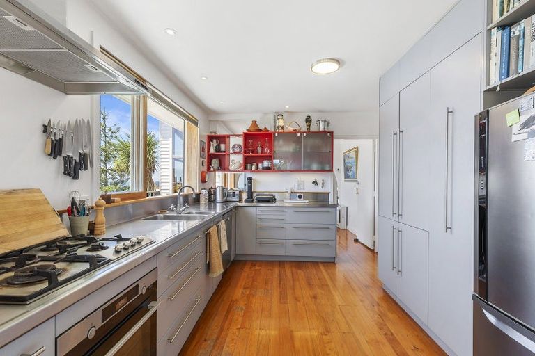 Photo of property in 156 Derwent Street, Island Bay, Wellington, 6023