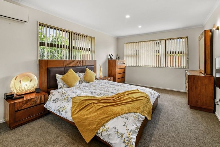 Photo of property in 14 Framalda Place, Conifer Grove, Takanini, 2112