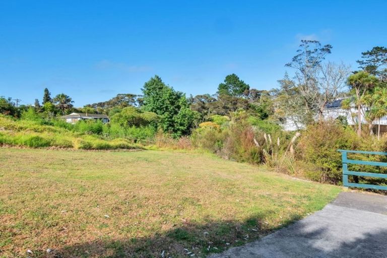 Photo of property in 60 Tiri Tiri Road, Birkdale, Auckland, 0626