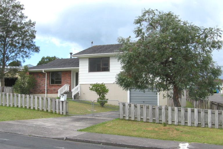 Photo of property in 15 Brougham Place, West Harbour, Auckland, 0618