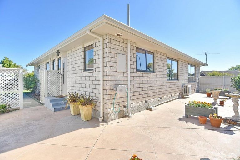 Photo of property in 4 Sonning Place, Redwood, Christchurch, 8051