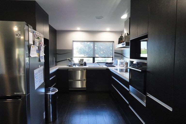 Photo of property in 2 Nagle Place, Golflands, Auckland, 2013