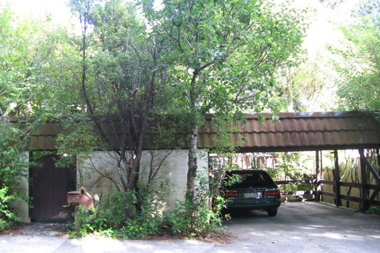 Photo of property in 2 Tiniroa Grove, Silverstream, Upper Hutt, 5019