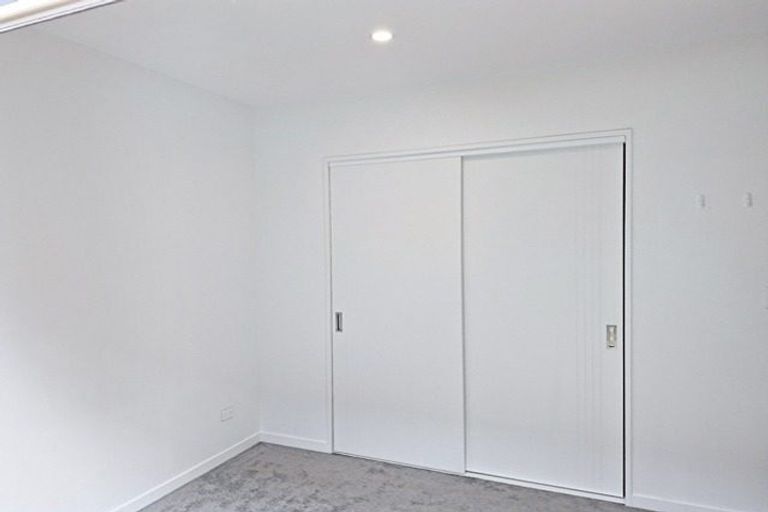 Photo of property in 10 Kuaha Road, Massey, Auckland, 0614