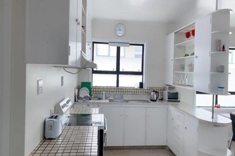 Photo of property in 2/104 Forrest Hill Road, Forrest Hill, Auckland, 0620