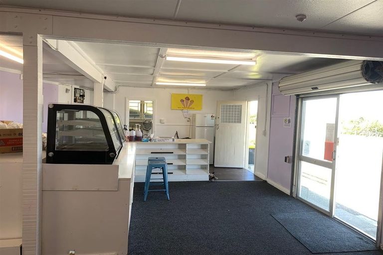 Photo of property in 77 Main South Road, Karoro, Greymouth, 7805