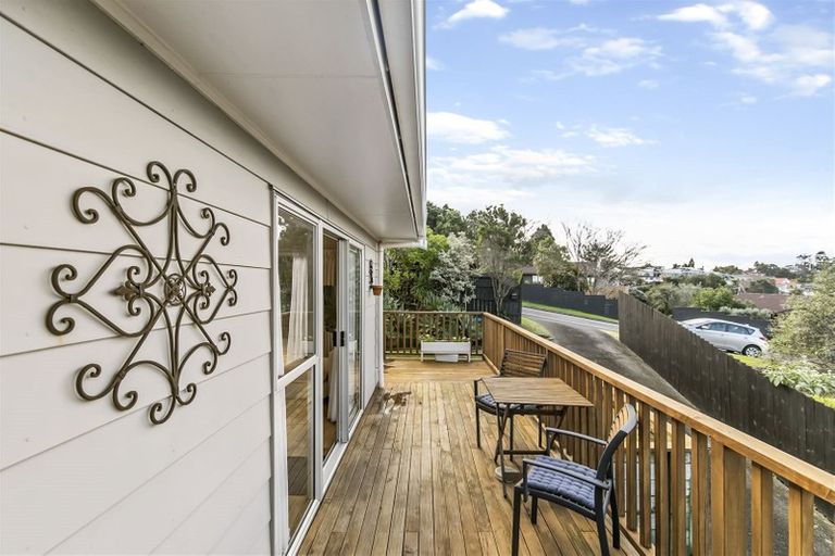 Photo of property in 1/57 Sunset Road, Totara Vale, Auckland, 0629