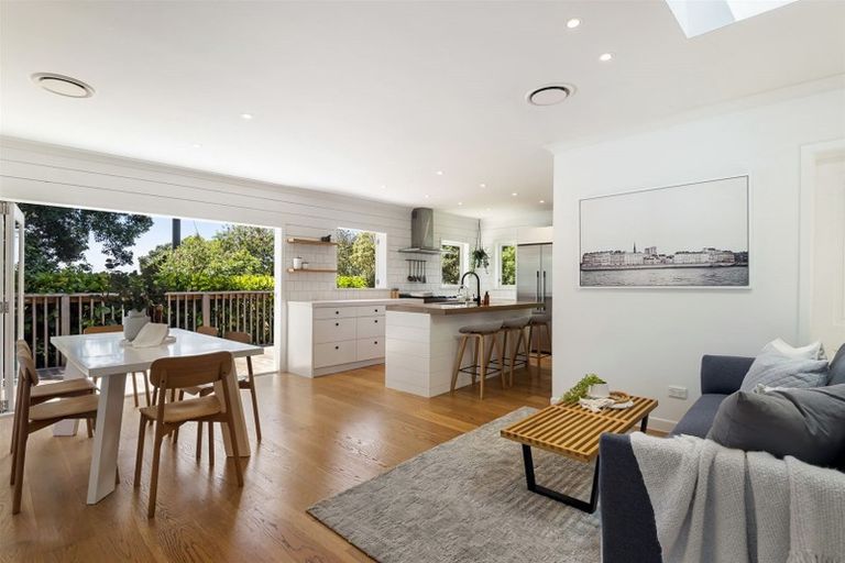 Photo of property in 49 Maritime Terrace, Birkenhead, Auckland, 0626