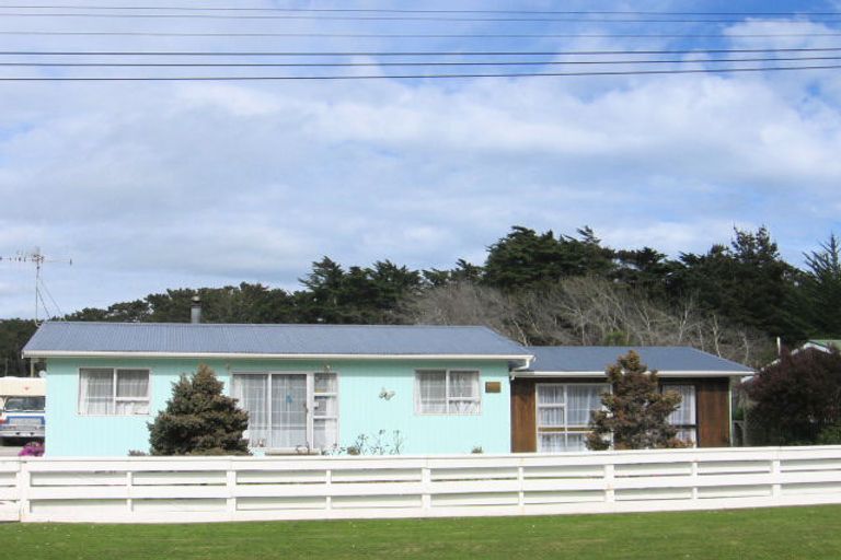 Photo of property in 12 Cousins Avenue West, Foxton Beach, Foxton, 4815