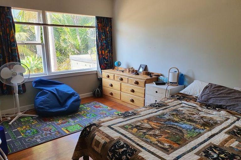 Photo of property in 151 Reeves Road, Pakuranga Heights, Auckland, 2010