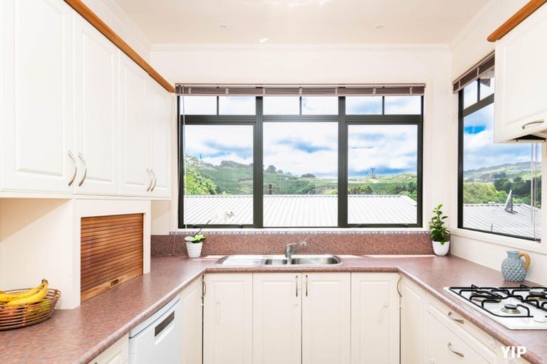 Photo of property in 16 Wantwood Grove, Churton Park, Wellington, 6037