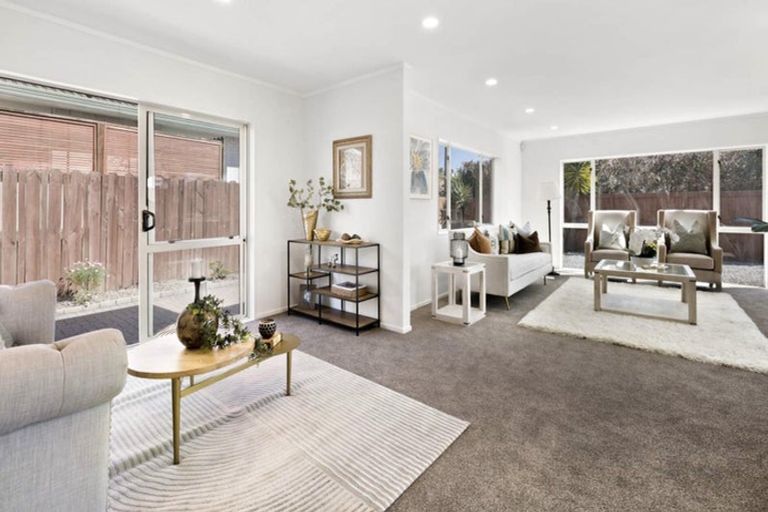 Photo of property in 1 Faldo Drive, Golflands, Auckland, 2013