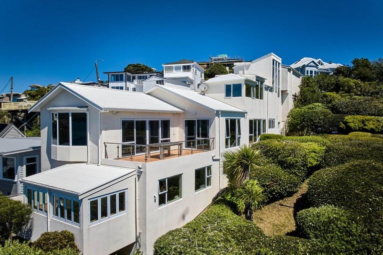 Photo of property in 14 The Crescent, Roseneath, Wellington, 6011