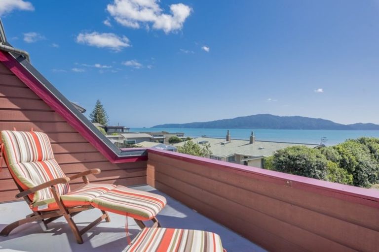 Photo of property in 115 Tutere Street, Waikanae Beach, Waikanae, 5036