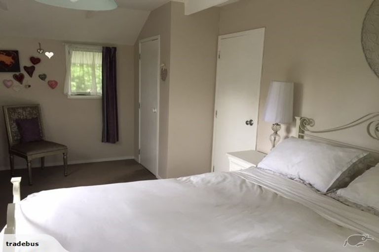 Photo of property in 1/70 Ayton Drive, Totara Vale, Auckland, 0629