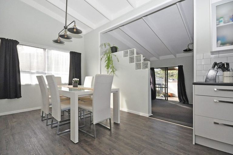 Photo of property in 19 Mckinley Road, Sunnyvale, Auckland, 0612